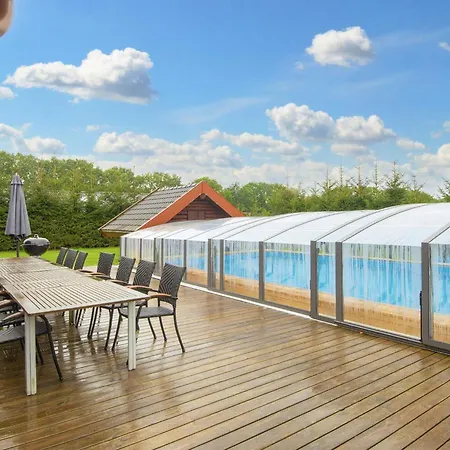 Vakantiehuis With Pool In