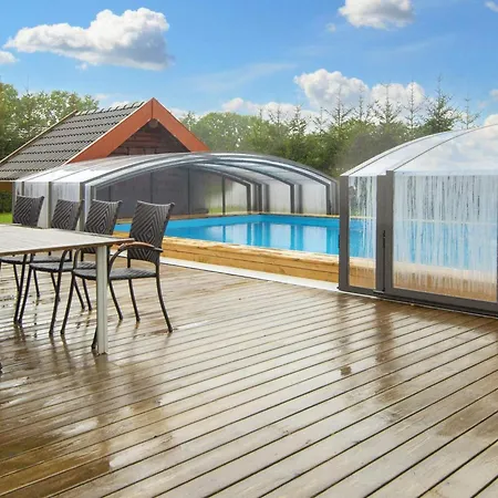 With Pool In Vakantiehuis *