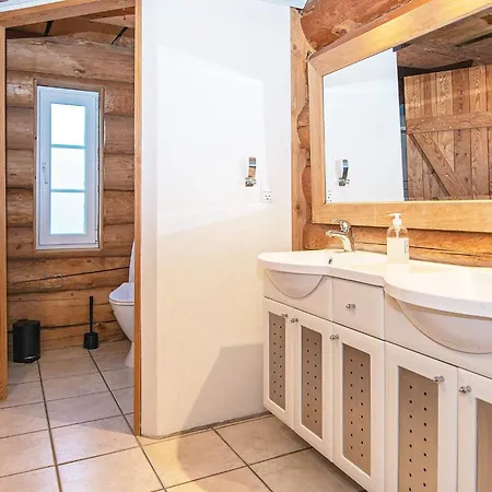 Vakantiehuis With Pool In